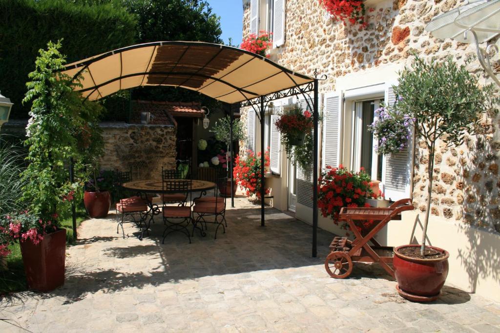 Gites Le Petit Nailly Magny-les-Hameaux Exterior foto