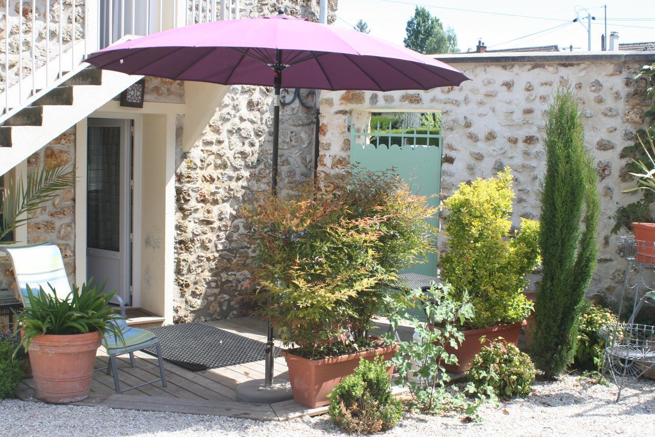 Gites Le Petit Nailly Magny-les-Hameaux Exterior foto